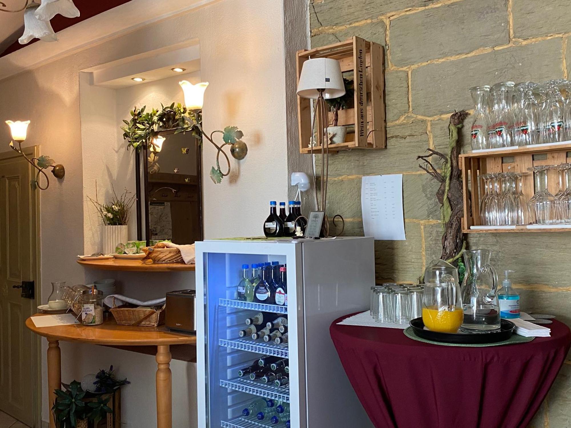 Hotel Weinstube Am Markt 게롤즈호펜 외부 사진