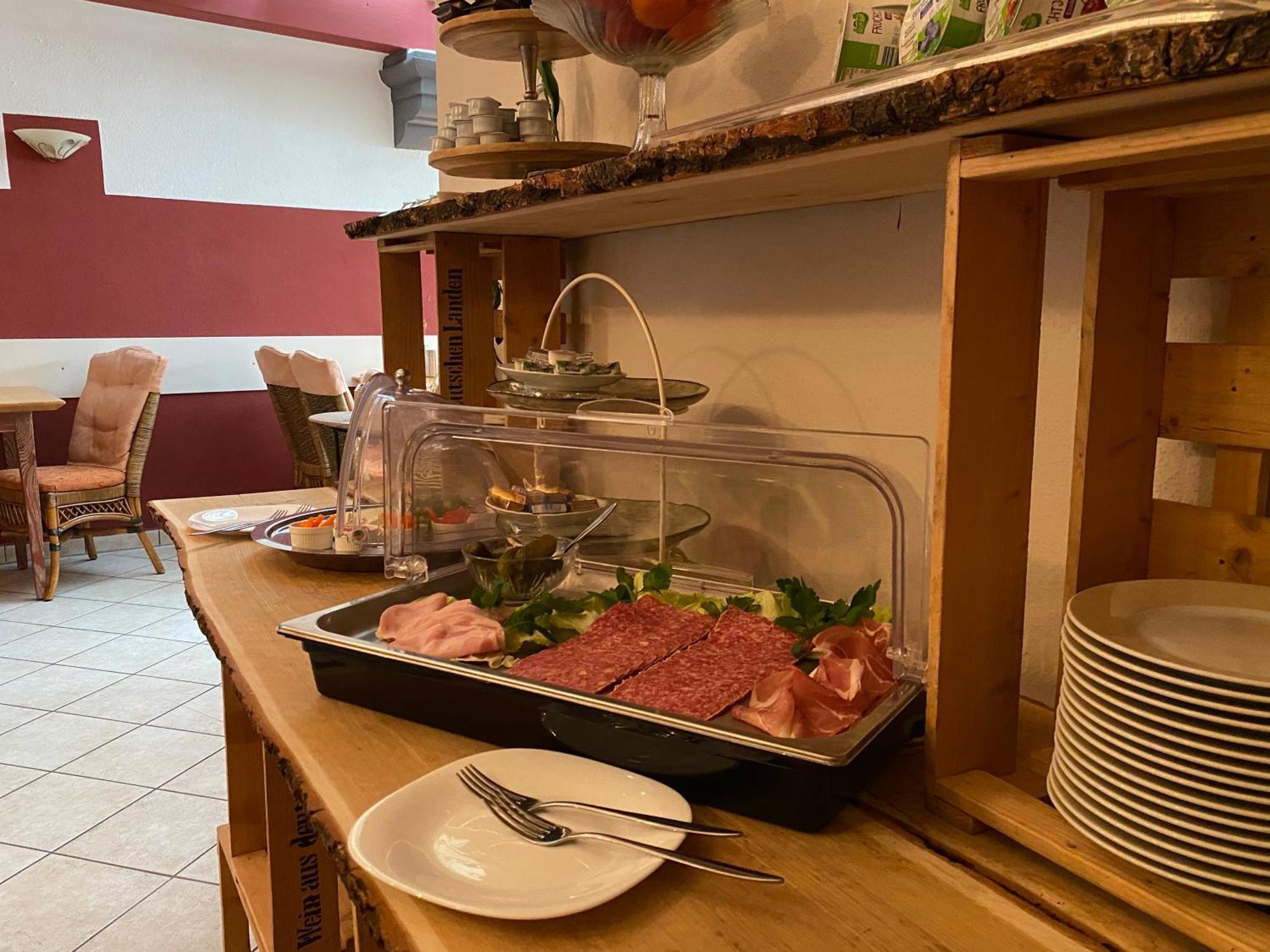 Hotel Weinstube Am Markt 게롤즈호펜 외부 사진
