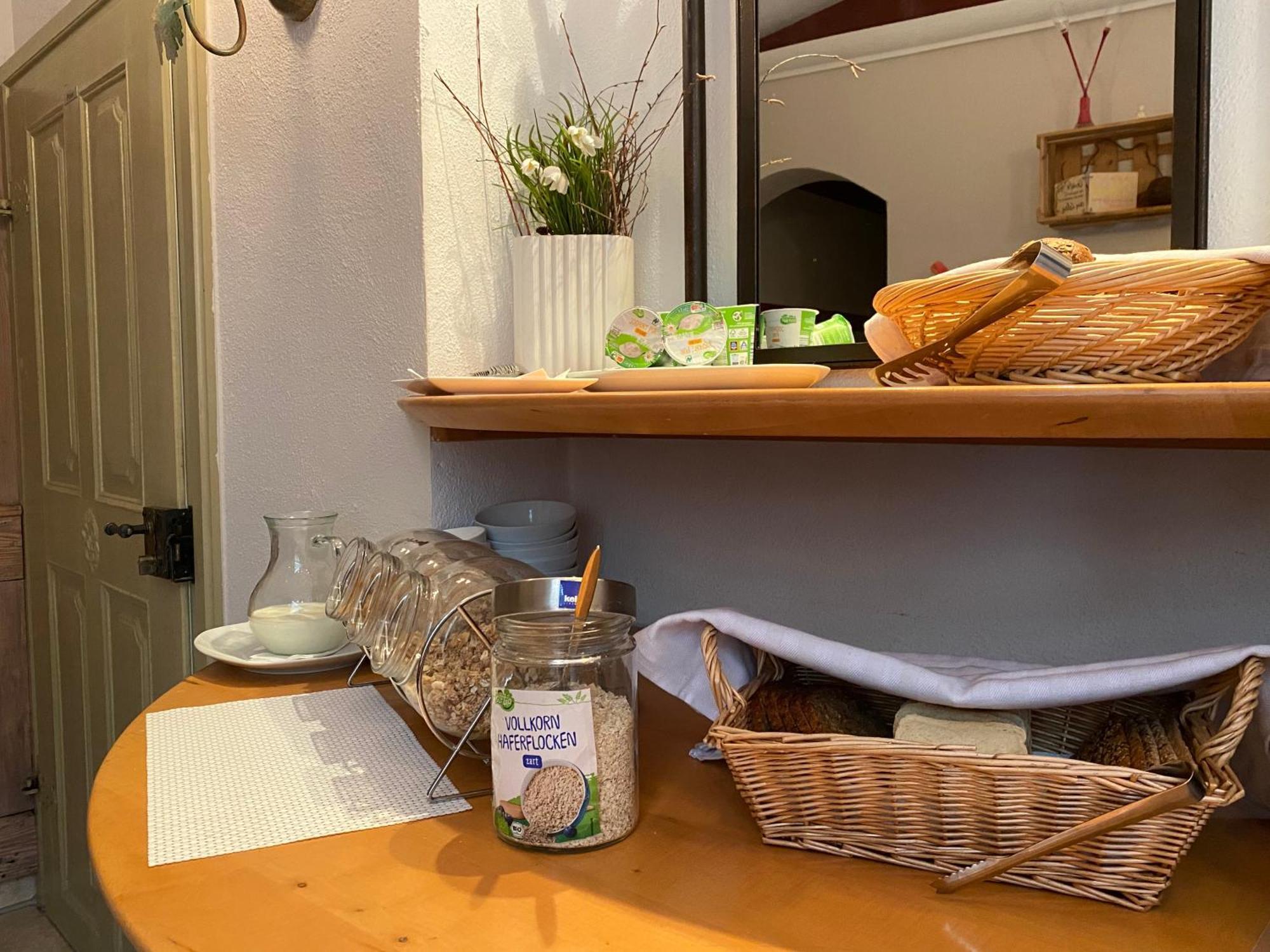Hotel Weinstube Am Markt 게롤즈호펜 외부 사진