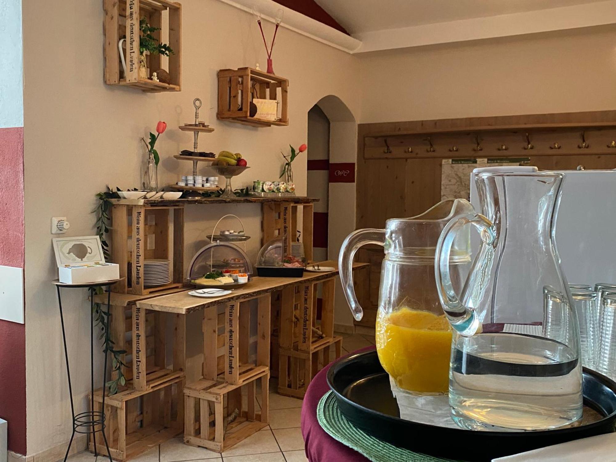 Hotel Weinstube Am Markt 게롤즈호펜 외부 사진