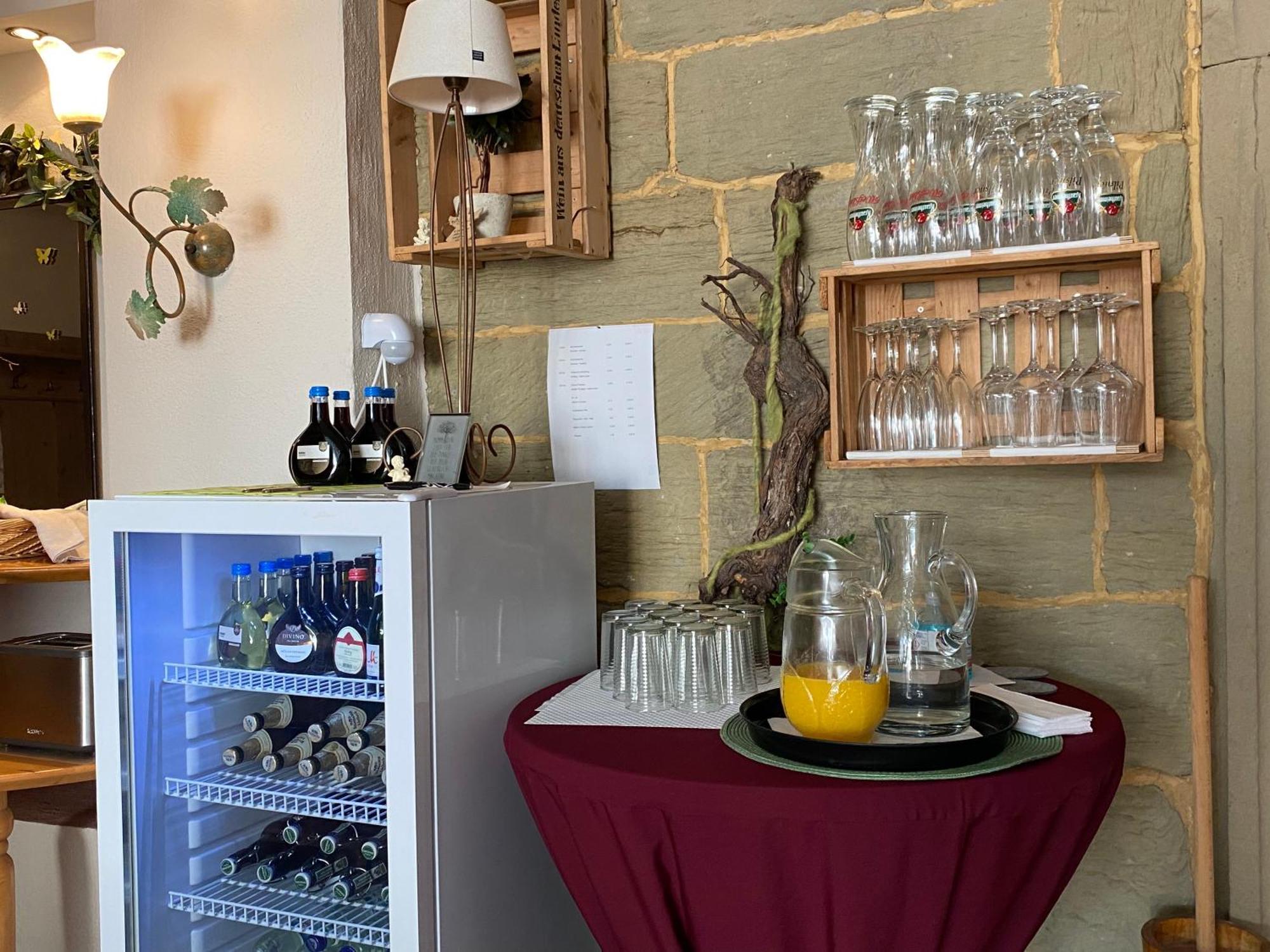 Hotel Weinstube Am Markt 게롤즈호펜 외부 사진