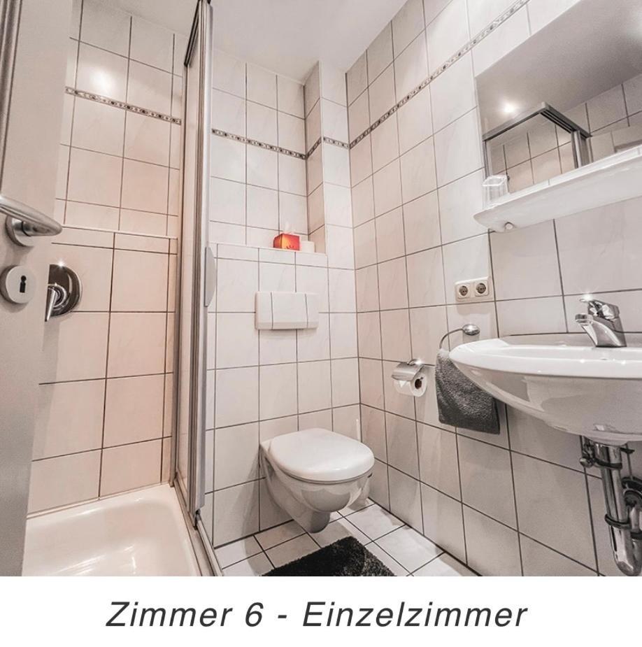 Hotel Weinstube Am Markt 게롤즈호펜 외부 사진