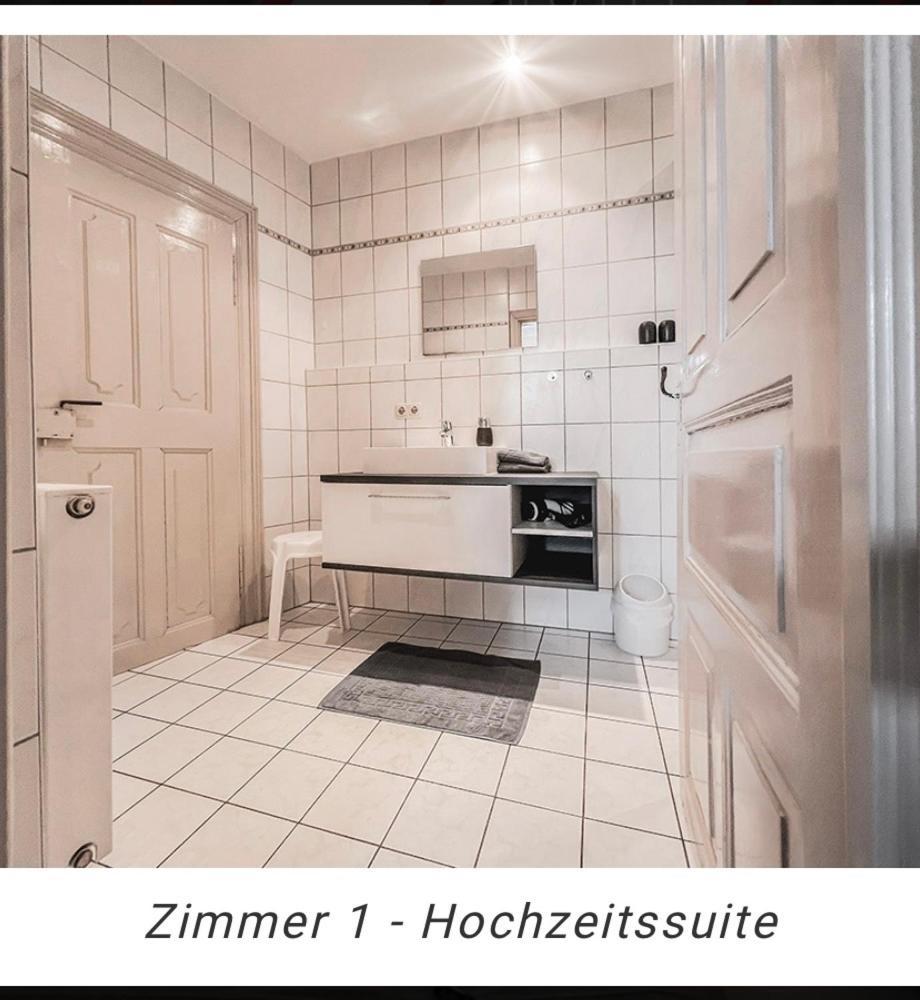 Hotel Weinstube Am Markt 게롤즈호펜 외부 사진