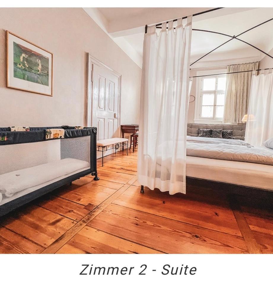 Hotel Weinstube Am Markt 게롤즈호펜 외부 사진