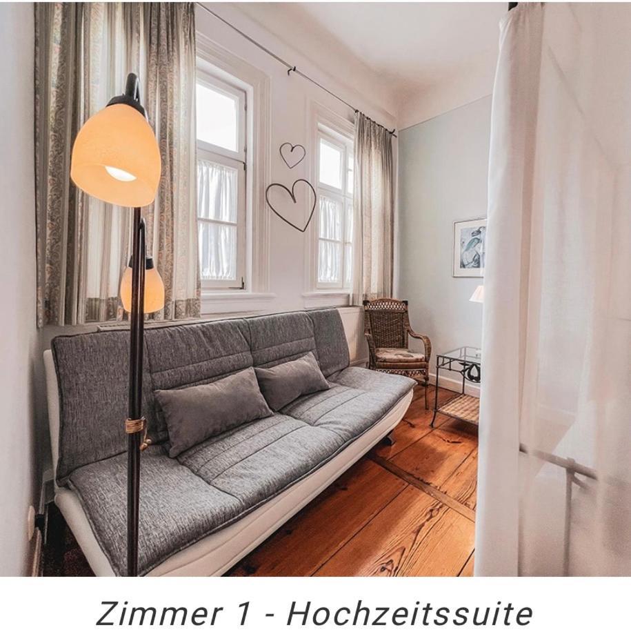 Hotel Weinstube Am Markt 게롤즈호펜 외부 사진