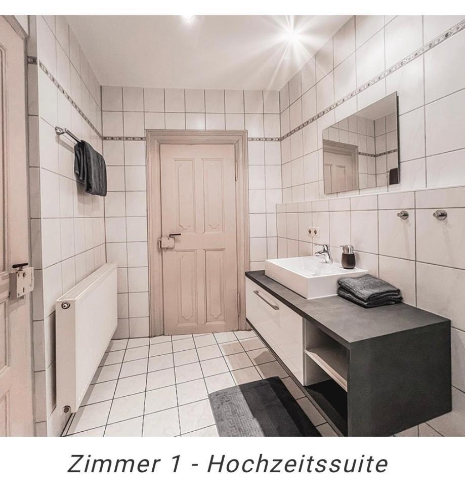Hotel Weinstube Am Markt 게롤즈호펜 외부 사진