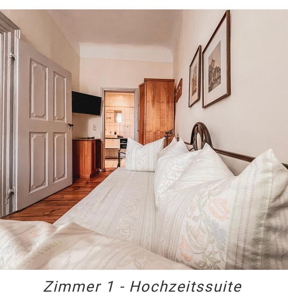 Hotel Weinstube Am Markt 게롤즈호펜 외부 사진