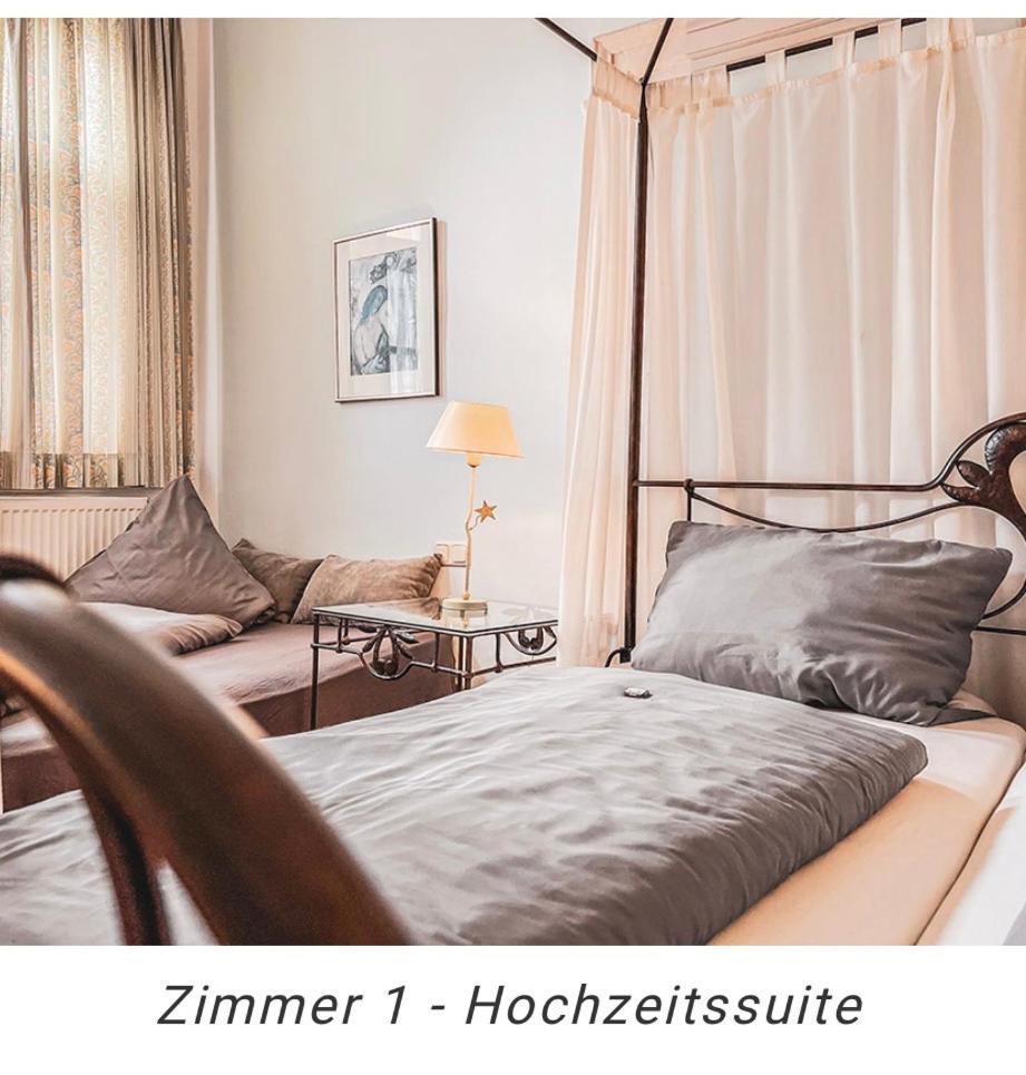 Hotel Weinstube Am Markt 게롤즈호펜 외부 사진