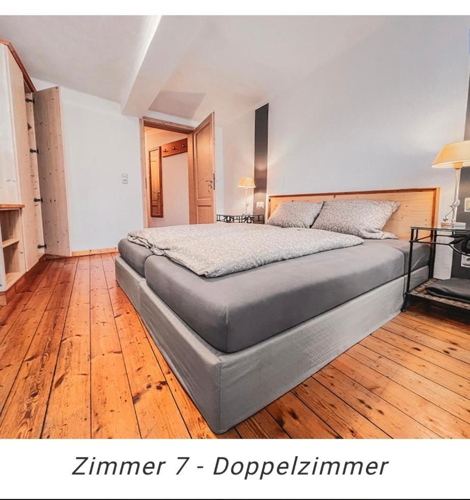 Hotel Weinstube Am Markt 게롤즈호펜 외부 사진