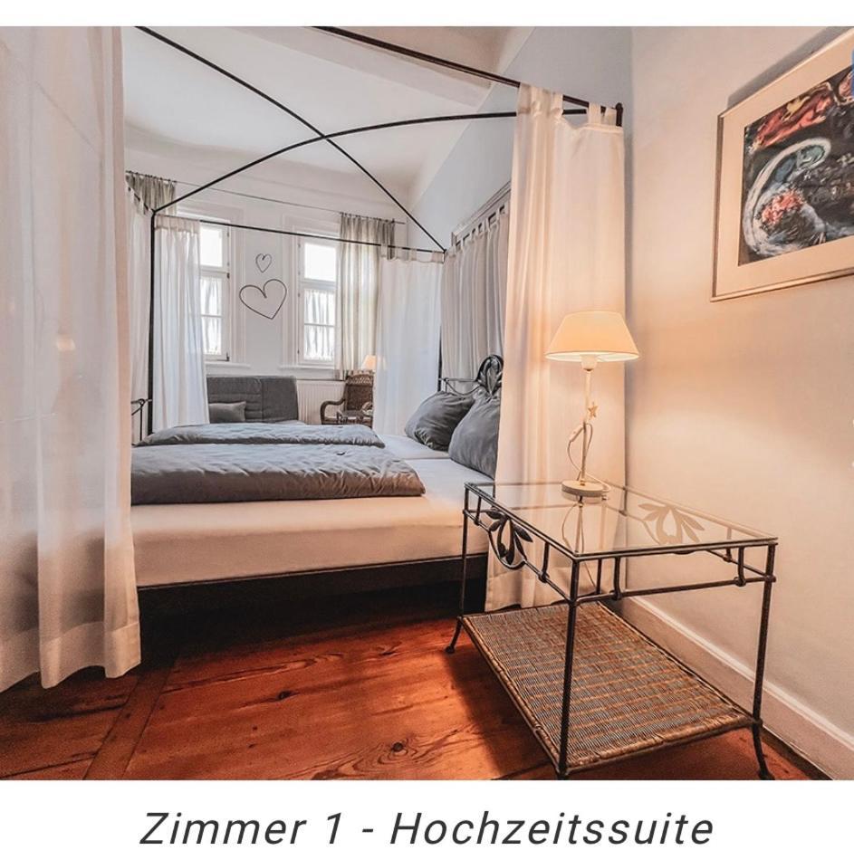 Hotel Weinstube Am Markt 게롤즈호펜 외부 사진