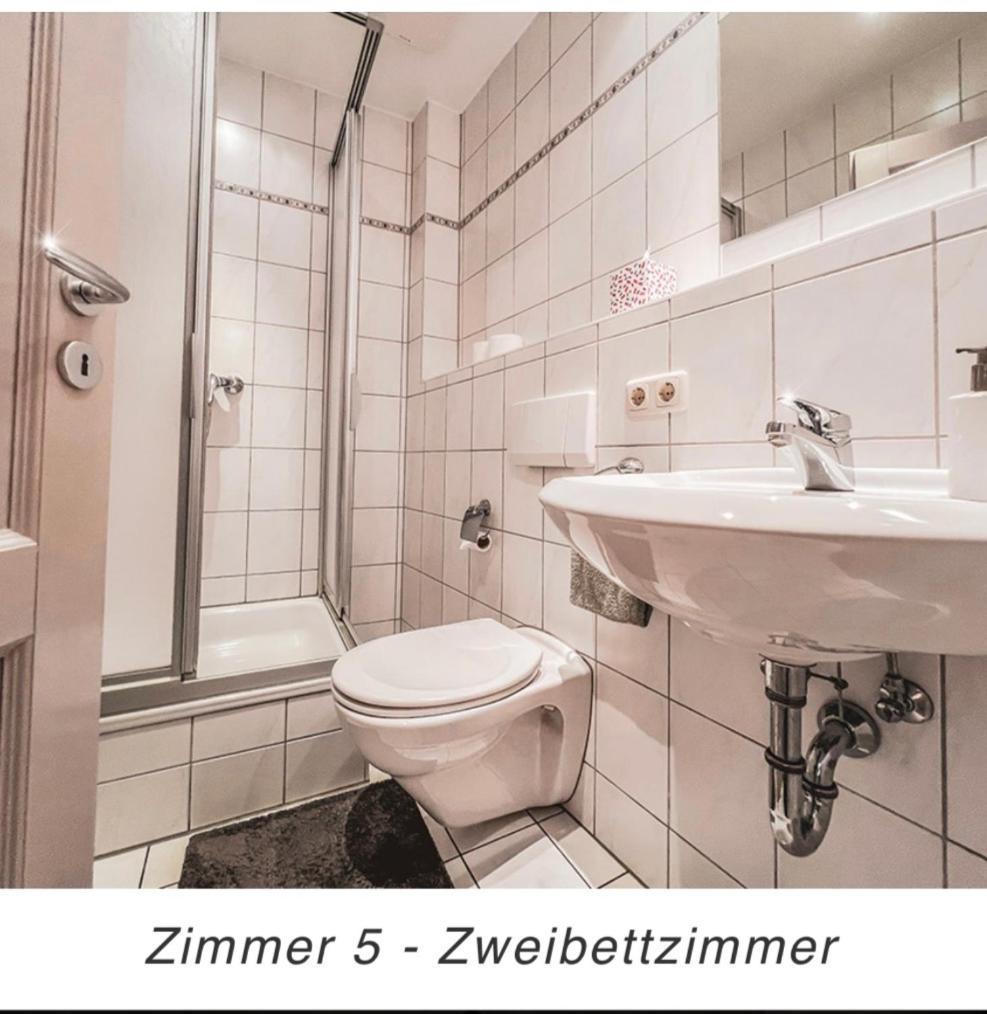 Hotel Weinstube Am Markt 게롤즈호펜 외부 사진