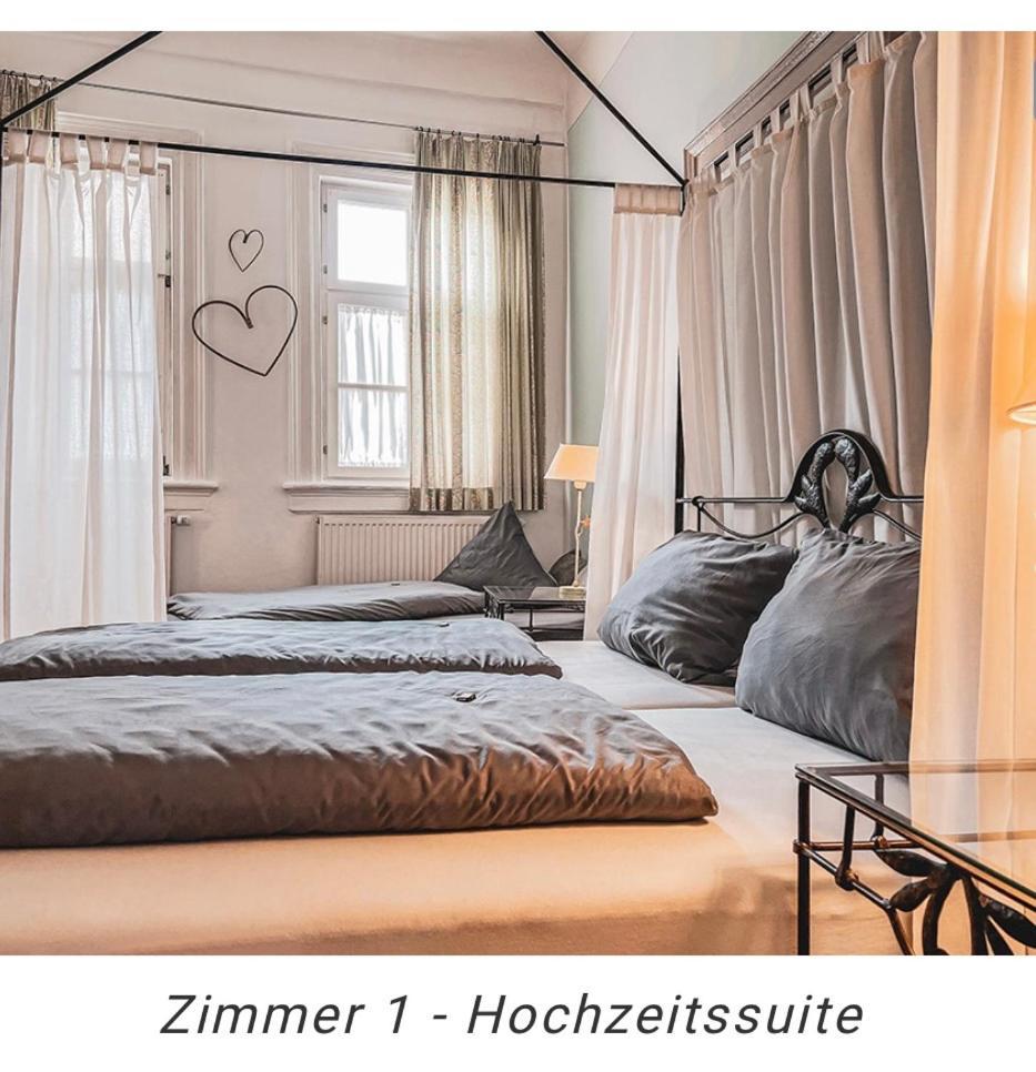 Hotel Weinstube Am Markt 게롤즈호펜 외부 사진