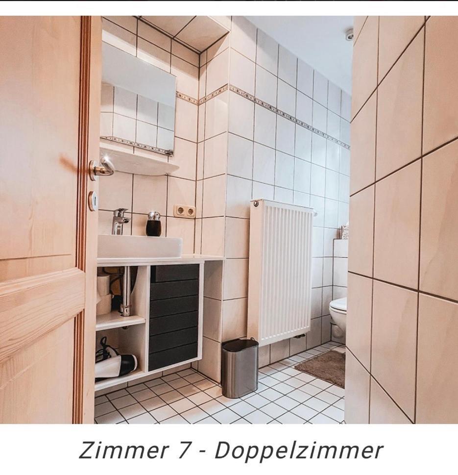 Hotel Weinstube Am Markt 게롤즈호펜 외부 사진